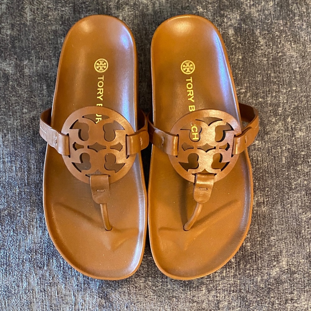 Tory Burch Logo Thong Sandals in Cognac Brown